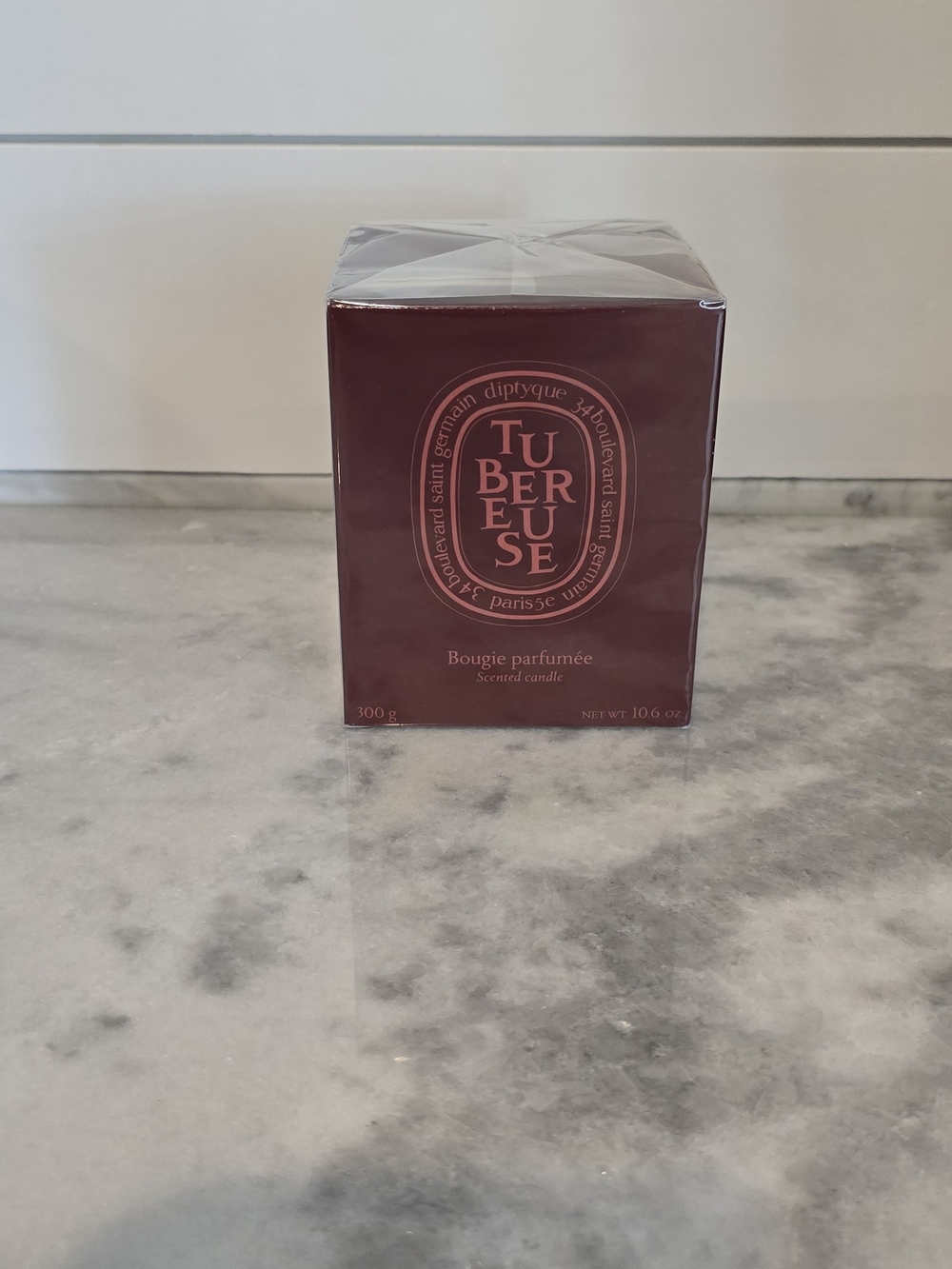 Diptyque Tubereuse Scented Candle - Deep Red Glass - Picture 2 of 4